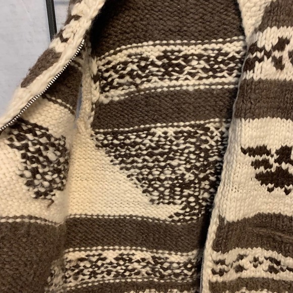 Canadian Sweater Company 100% Wool Eagle Vest - Picture 9 of 11